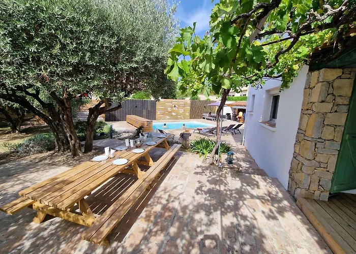 Poussan, Villa Des Oliviers, Superbe Villa Classe